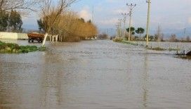 Büyük Menderes Nehri’nin setleri patladı Aydın Ovası göle döndü