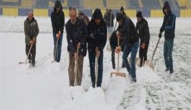 Ağrı Şehir Stadyumu temizleniyor