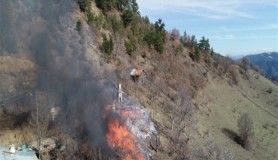 Karabük’te köy yangınında 1 ev, 2 ambar kül oldu