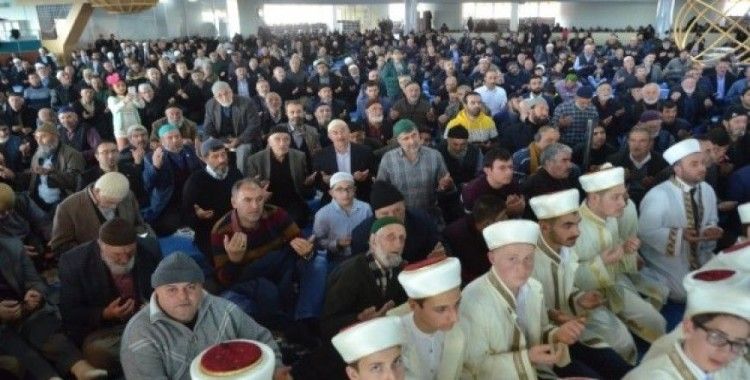 Erzincan’da ki 61 öğrenci hafızlık icazet belgelerini Başkan Erbaş’dan aldı