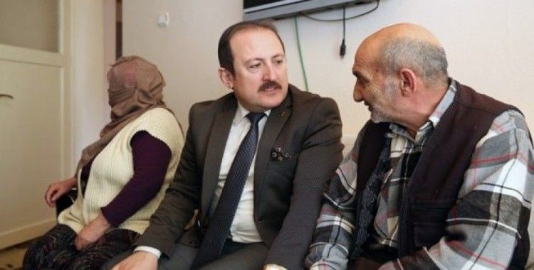 Vali Pehlivan evde bakım hizmeti alan vatandaşları ziyaret etti