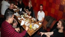 Beşiktaşlı futbolculara Japon restoranında yemek 