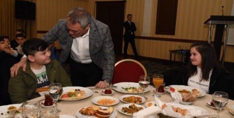 Sevgi Evleri çocuklarıyla sevgi dolu kahvaltı