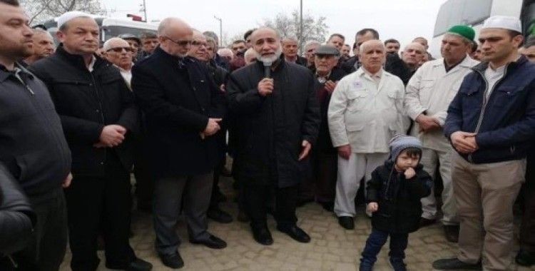 Umre yolcuları Erdek’ten dualarla uğurlandı