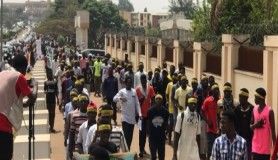 Nijerya'da Şii lider Zakzaki'nin destekçilerinden gösteri