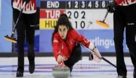 Curlingçiler zaferle dönüyor