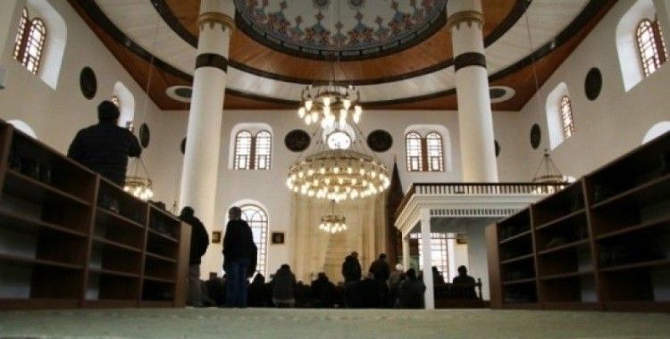 Rize’de taşınan eski Orta Cami yeni yerinde ibadete açıldı