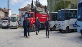 Babasının eve kilitlediği kızı itfaiye ve polis kurtardı