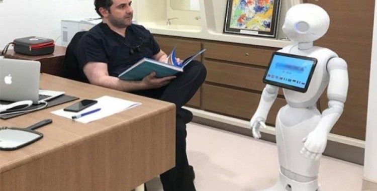 İnsansı Robot Pepper Türkiye'nin sağlık turizminde kullanılmaya başlandı