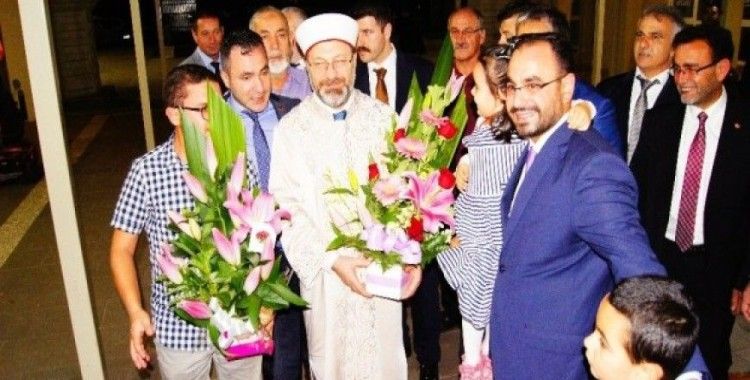 Diyanet İşleri Başkanı Erbaş: “Tüm Müslümanların ve Yeni Zelandalıların başı sağ olsun”