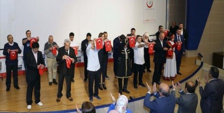 Hastaların tiyatro gösterisi usta oyuncuları aratmadı