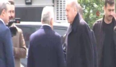 Cumhurbaşkanı Erdoğan AK Parti İstanbul İl Başkanlığı'na geldi