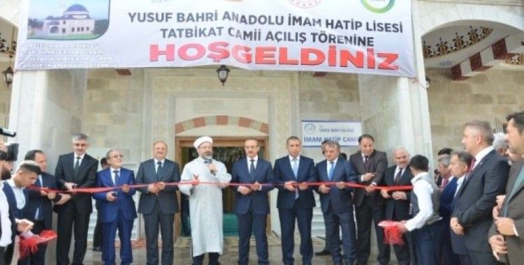 Diyanet İşleri Başkanı Erbaş: “Öğrencilerimiz mihrabı, minberi süslesinler”