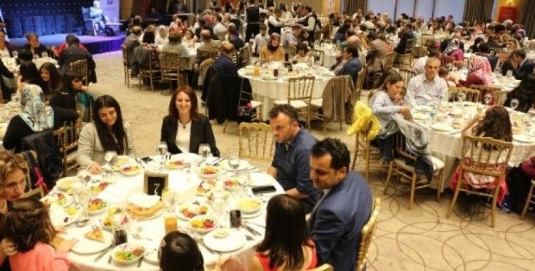 Koruyucu aileler için iftar yemeği