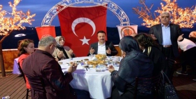 Şehit ve gazi aileleri iftarda buluştu