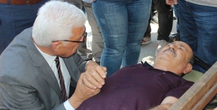 Cuma’da fenalaştı, ilk müdahaleyi doktor belediye başkanı yaptı