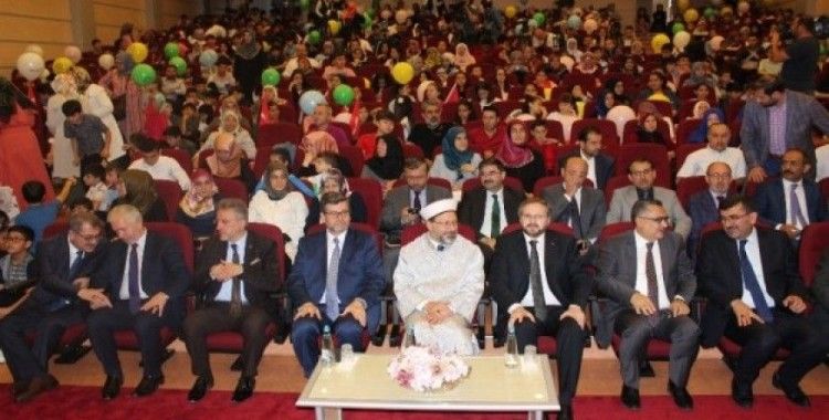 Diyanet İşler Başkanı Erbaş: '200 bine yakın hocamızla seferber olmuş durumdayız'