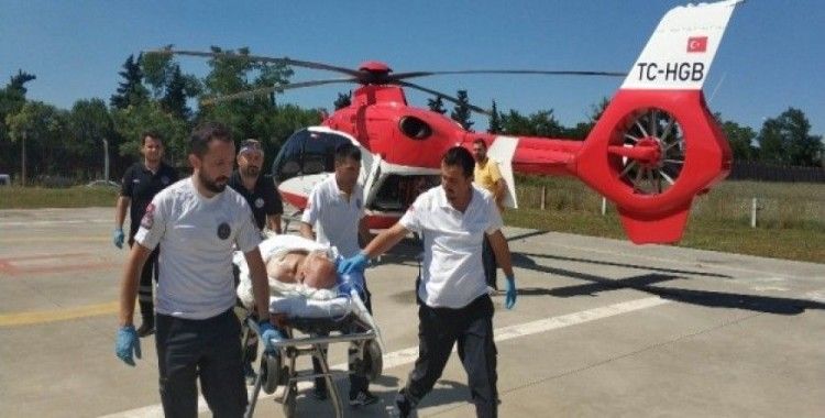 Camide kalp krizi geçiren yaşlı adamın yardımına ambulans helikopter yetişti