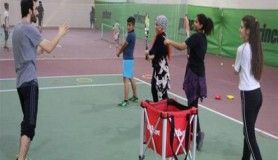 Büyükşehir, geleceğin tenis şampiyonlarını yetiştiriyor