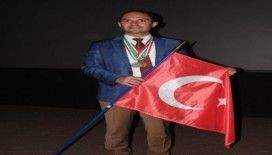 Daire başkanı klavyede dünya şampiyonu oldu