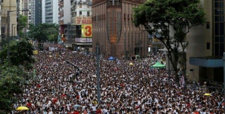 Çin, Hong Kong'daki 'korkunç' protestoları kınadı