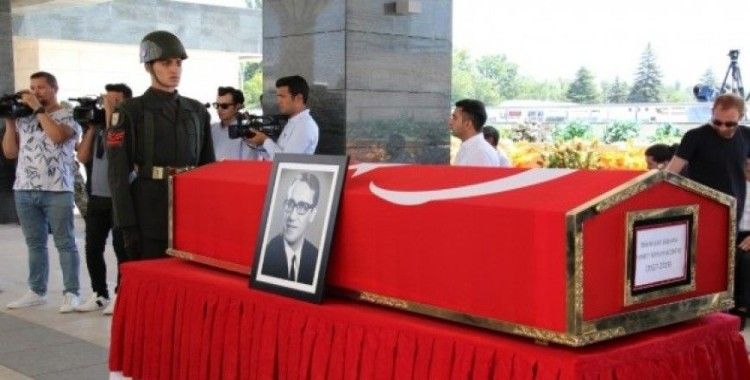 Eski TBMM Başkanı Ahmet Ferruh Bozbeyli toprağa verildi