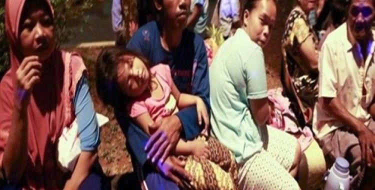 Endonezya depreminde 4 kişi hayatını kaybetti