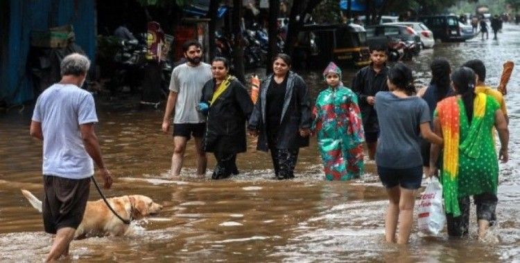 Hindistan'da şiddetli yağmur