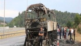 TEM'de, seyir halindeki otobüs alev alev yandı