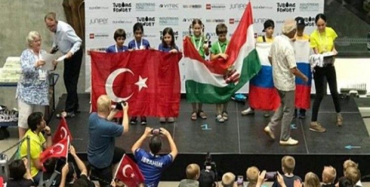 Kadıköylü çocuklar robot olimpiyatında dünya 2'ncisi oldu