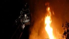 500 aracın bulunduğu otoparkın deposunda korkutan yangın