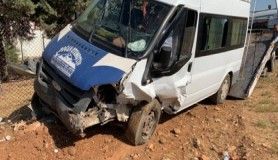 Otomobil ile minibüs çarpıştı: 12 yaralı
