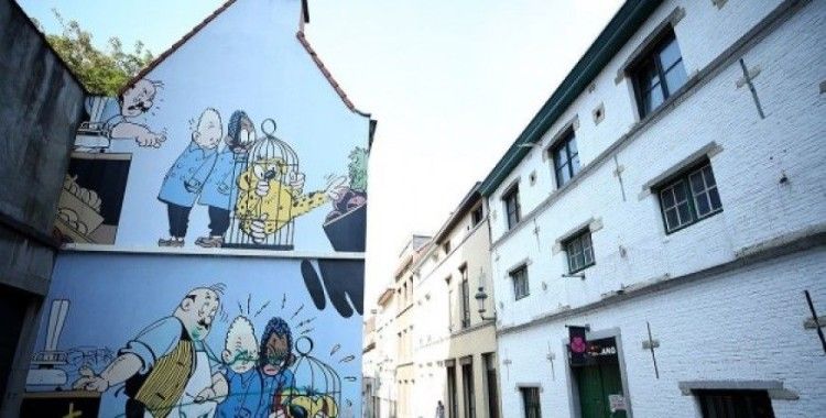 Brüksel'de çizgi kahramanlar sokaklarda yaşatılıyor