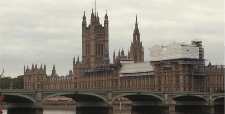 İngiltere'de parlamentoyu tatil kararına karşı imza sayısı milyonu aştı