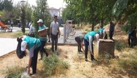 Cizre’de denetimli serbestlik yükümlüleri çevre temizliği yaptı
