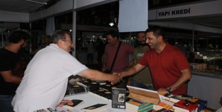 Kuşadası ’Kitap ve İmza Günleri’ devam ediyor