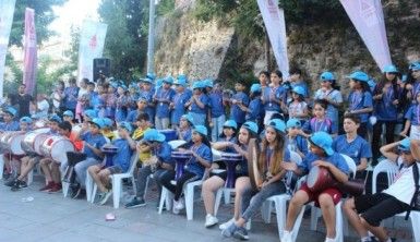 Galata Kulesi Meydanı'nda çocuklardan müzik ziyafeti