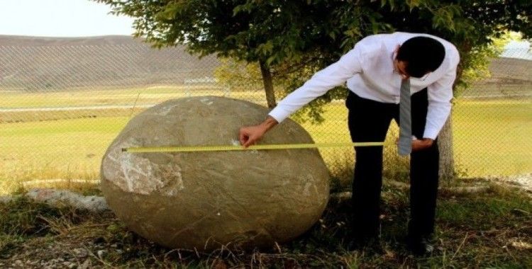 Erzurum’da Moğollardan kalma 2 ton ağırlığında mancınık güllesi bulundu