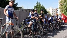 Şehit polisi anmak için 35 kilometre pedal çevirdiler