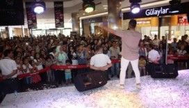 Ünlü şarkıcı Bahadır Tatlıöz, Diyarbakır’da konser verdi