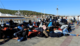 Çeşme'de 296 düzensiz göçmen yakalandı