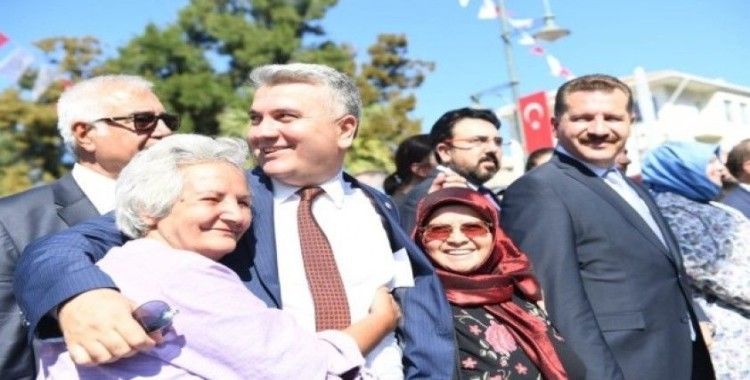 AK Partili milletvekiline kadınların ilgisi