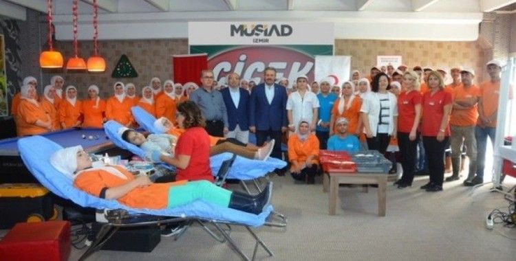 MÜSİAD İzmir’den Kızılay’a kan desteği