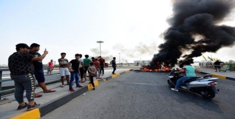 Bağdat’ta hükümet karşıtı gösteriler devam ediyor: 15 yaralı
