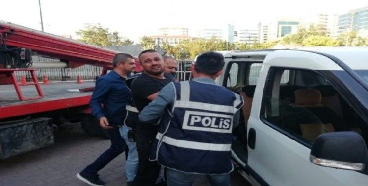 Cezaevi firarisi kombi hırsızını polis ekipleri yakaladı