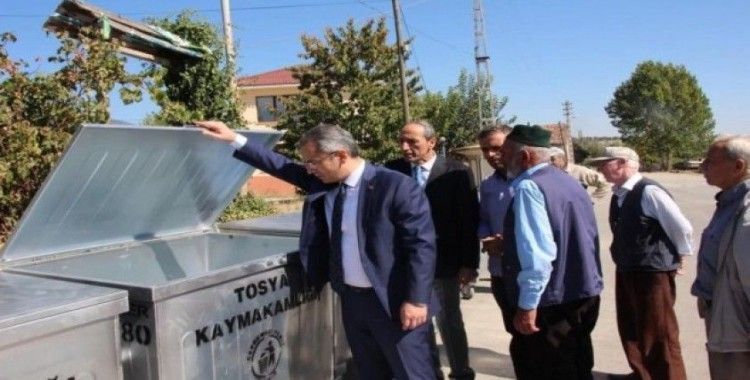 Tosya’da Akbük köyüne 10 adet çöp konteynırı teslim edildi