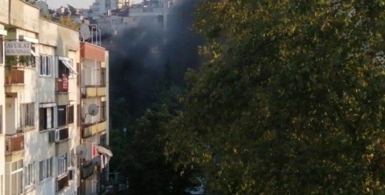 Trabzon İl Sağlık Müdürlüğü binasında çıkan yangın korkuttu