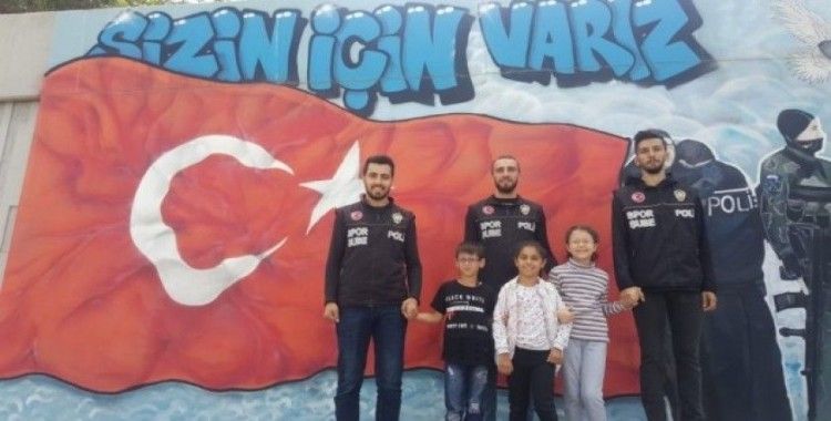 İstanbul Emniyet Müdürü Çalışkan, öğrencilerin hayallerini gerçekleştirdi