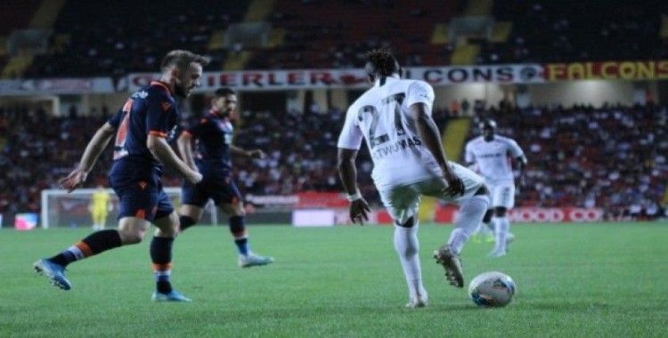 Süper Lig: Gaziantep FK: 1 - Medipol Başakşehir: 1 (İlk yarı)