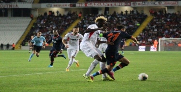 Süper Lig: Gaziantep FK: 1 - Medipol Başakşehir: 2 (Maç Sonucu)